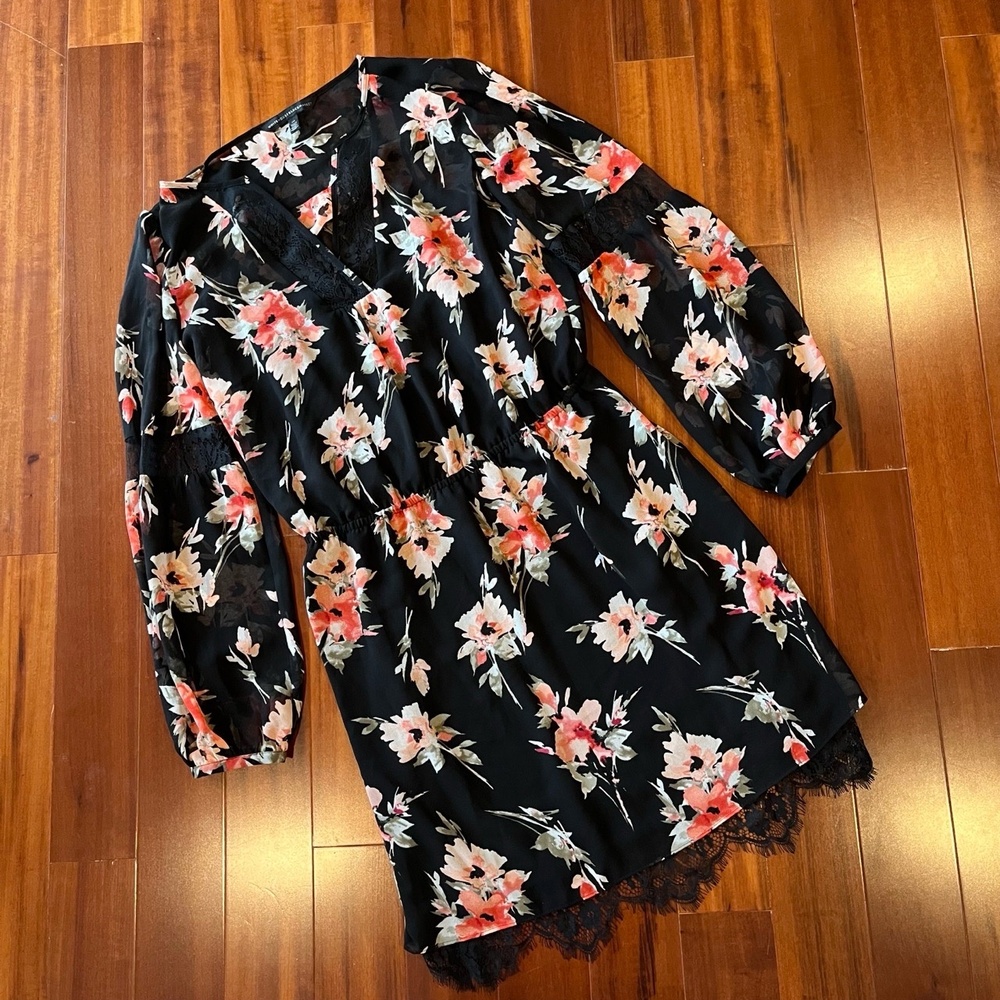 White House Black Market WHBM Black Floral Dress Long-Sleeve Lace V-Neck Size 10